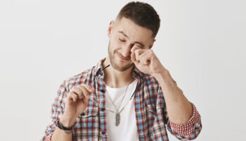 Are Dry Eye Syndromes & Reactions Different in Men & Women?