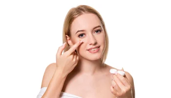 Daily vs Monthly Contact Lenses: What’s Better for Dry Eyes?